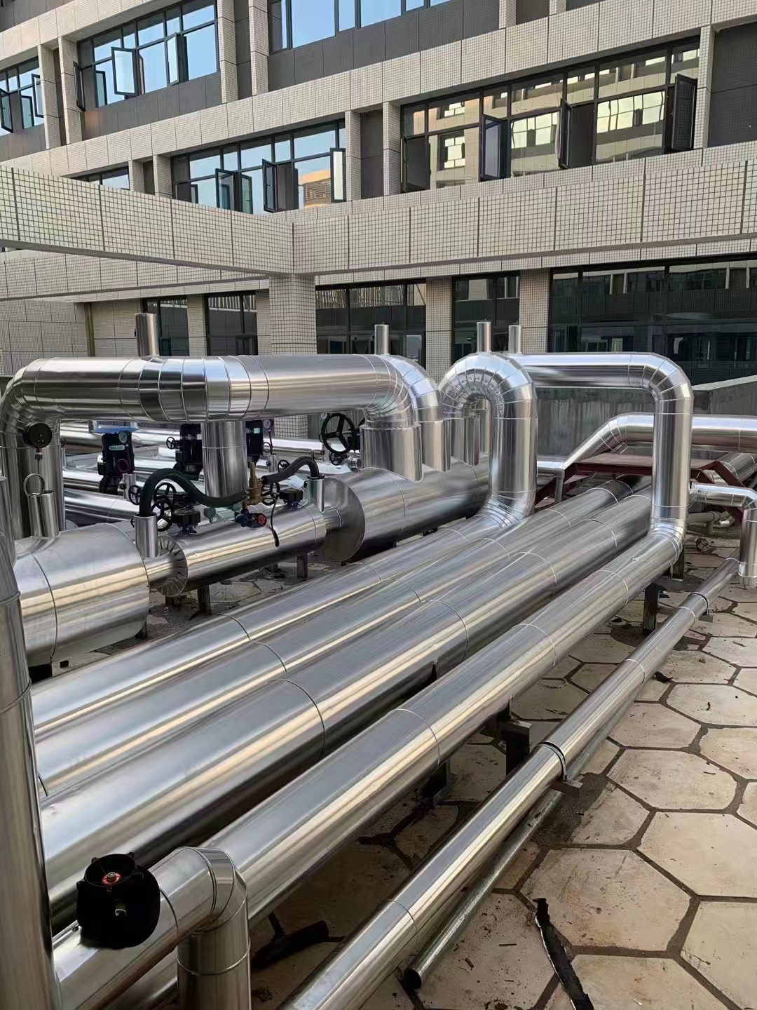 廣西保溫工程在建筑和工業(yè)領域的應用廣泛